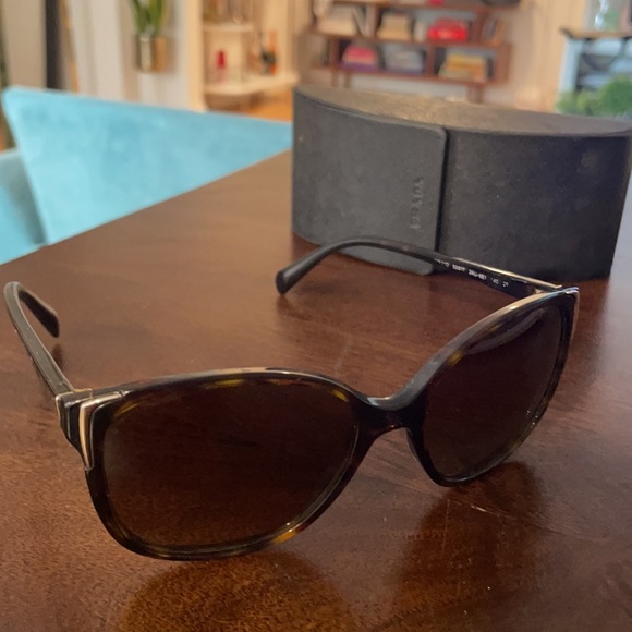 Prada sunglasses - Picture 2 of 4